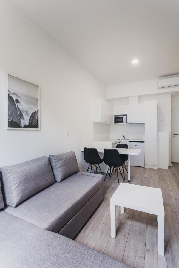 Mika Apartment And Studios Zagreb Luaran gambar
