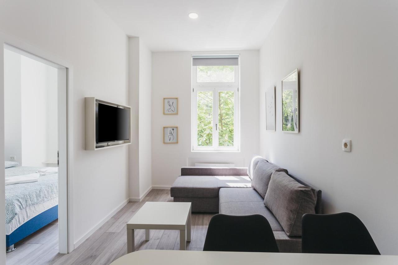 Mika Apartment And Studios Zagreb Luaran gambar