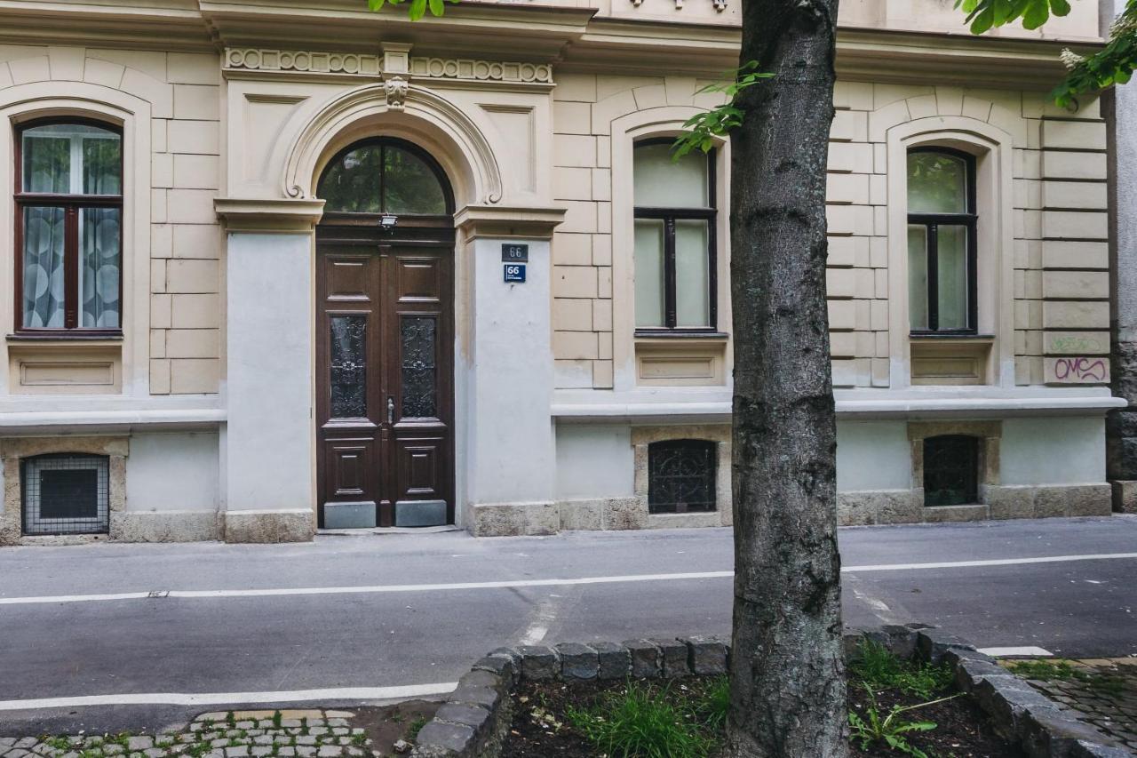 Mika Apartment And Studios Zagreb Luaran gambar