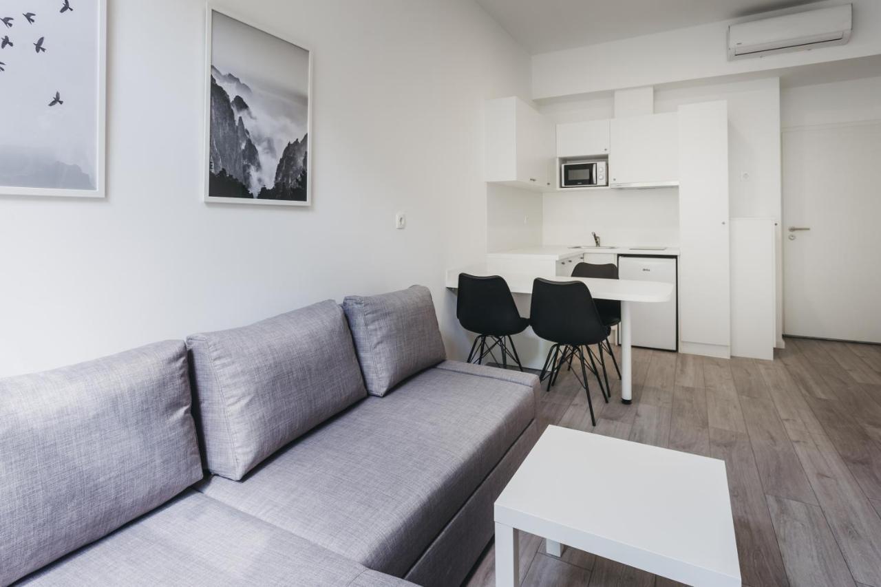 Mika Apartment And Studios Zagreb Luaran gambar