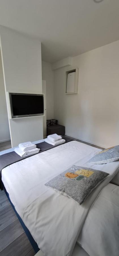 Mika Apartment And Studios Zagreb Luaran gambar