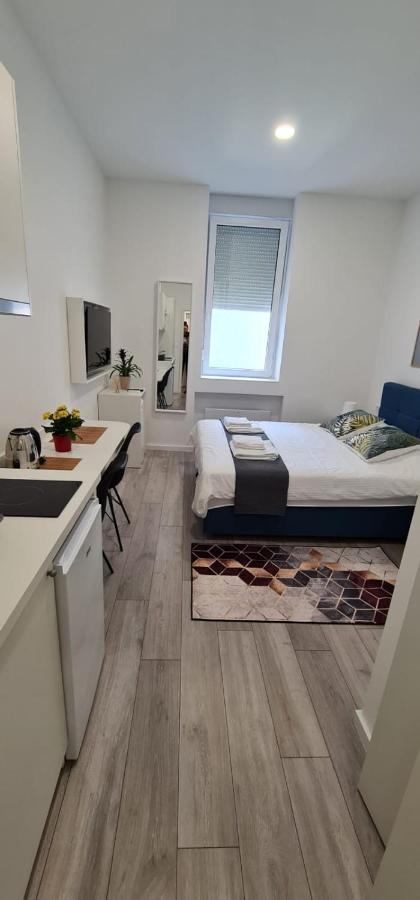 Mika Apartment And Studios Zagreb Luaran gambar